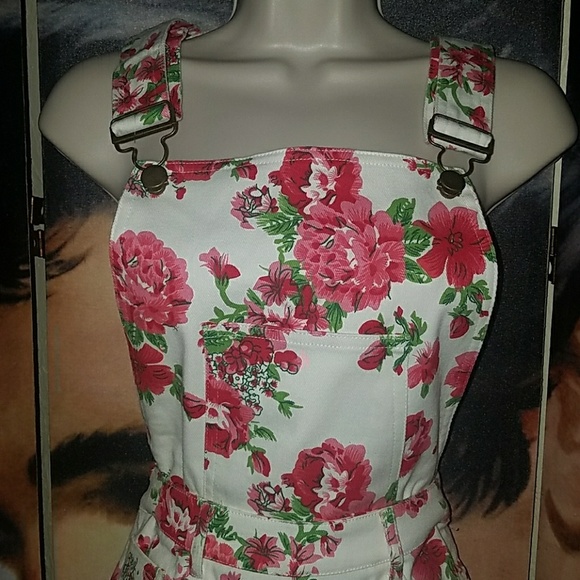 Tatyana Floral Sassy Overalls w Detachable Shorts - Picture 4 of 8